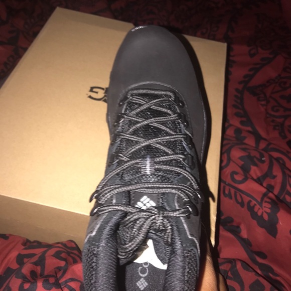 Size 10 Colombia boots brand new main image 7